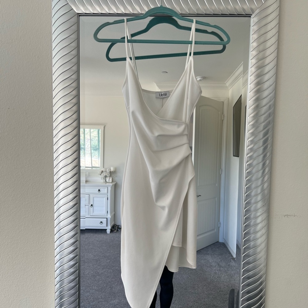 White dress beautiful fit